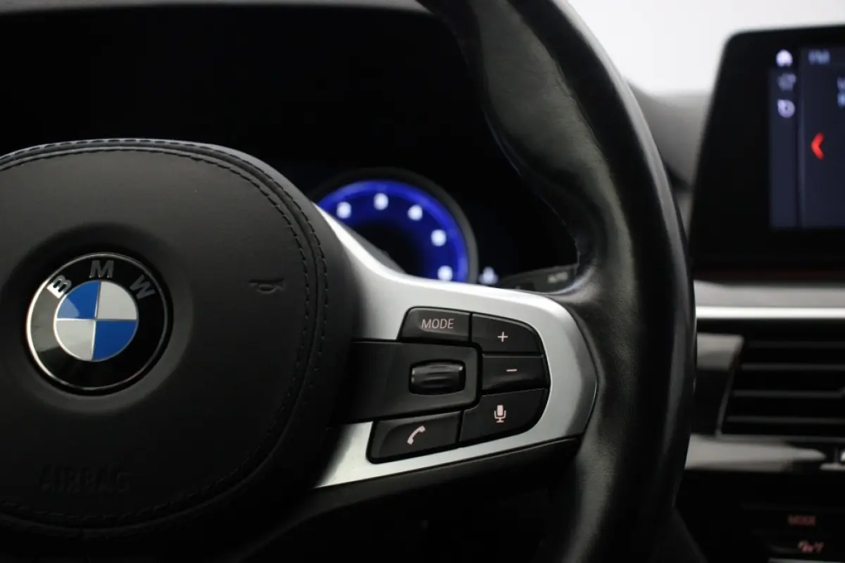 530i SportLine Executive Automaat - Leer, Stoelverw. Xenon