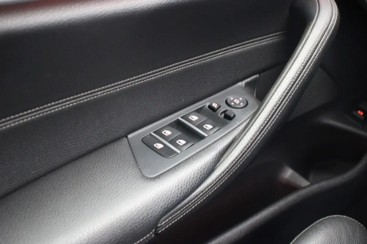 530i SportLine Executive Automaat - Leer, Stoelverw. Xenon