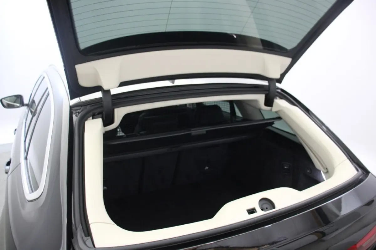 530i SportLine Executive Automaat - Leer, Stoelverw. Xenon