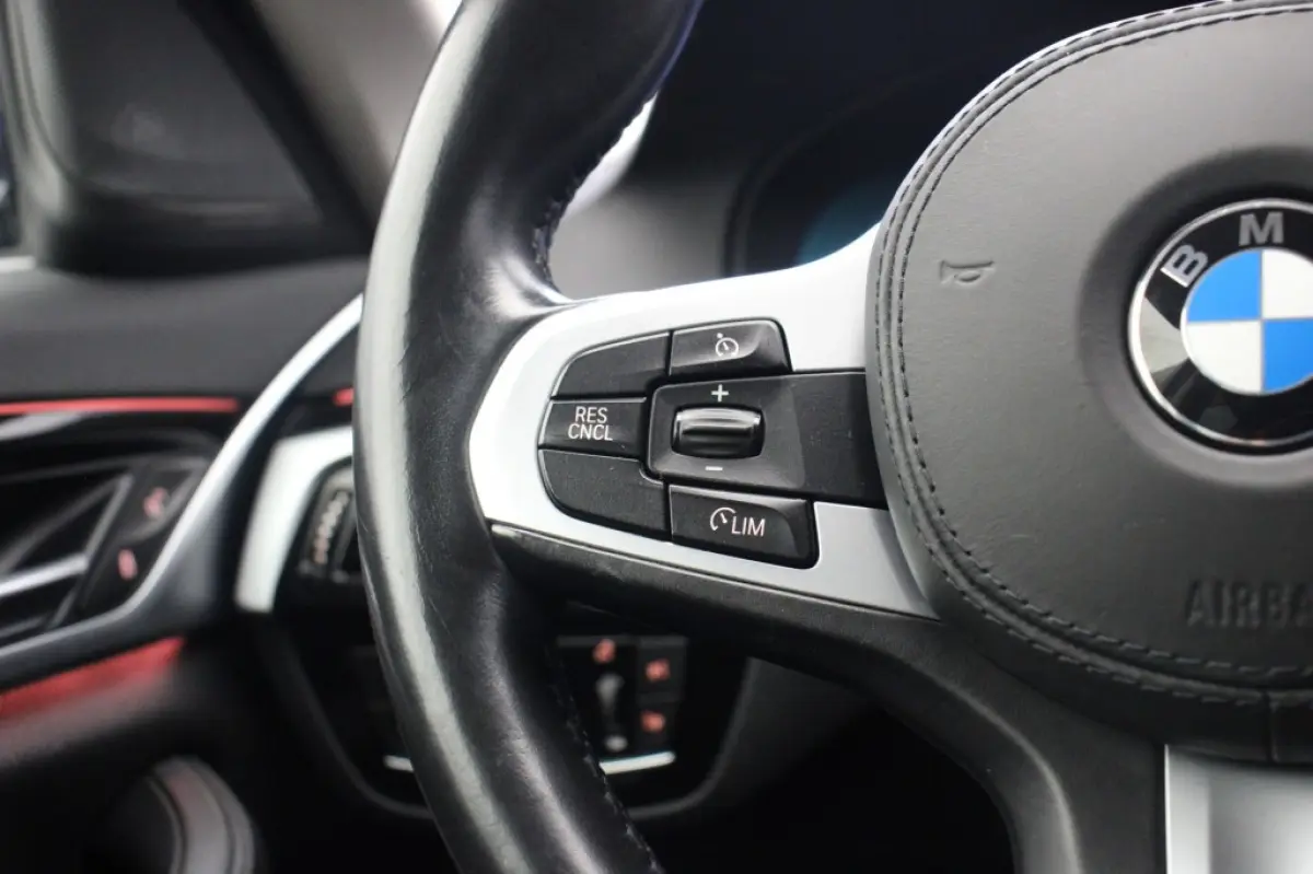 530i SportLine Executive Automaat - Leer, Stoelverw. Xenon