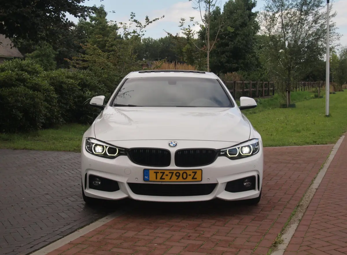 420i High Executive | M-Pakket | Panoramadak | Trekhaak | NL-Auto |