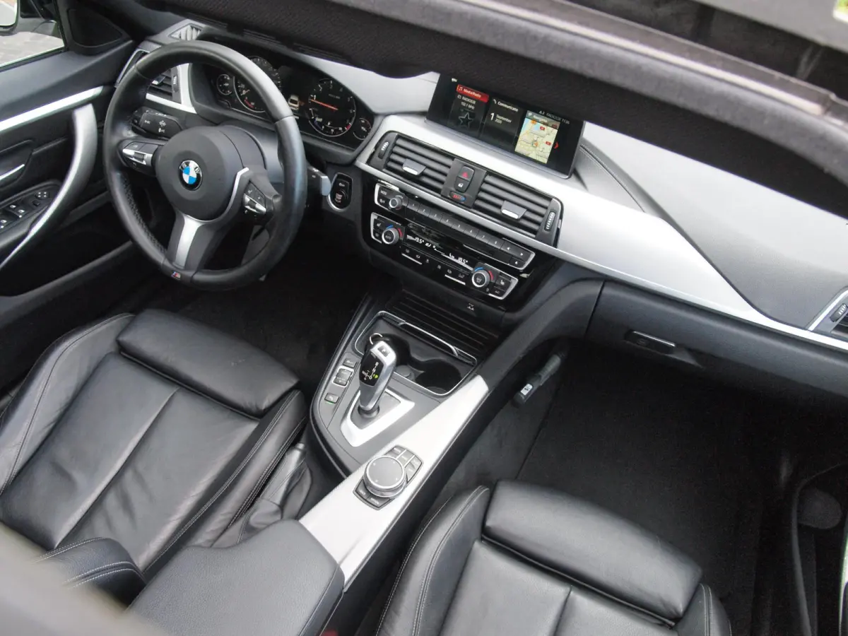 420i High Executive | M-Pakket | Panoramadak | Trekhaak | NL-Auto |