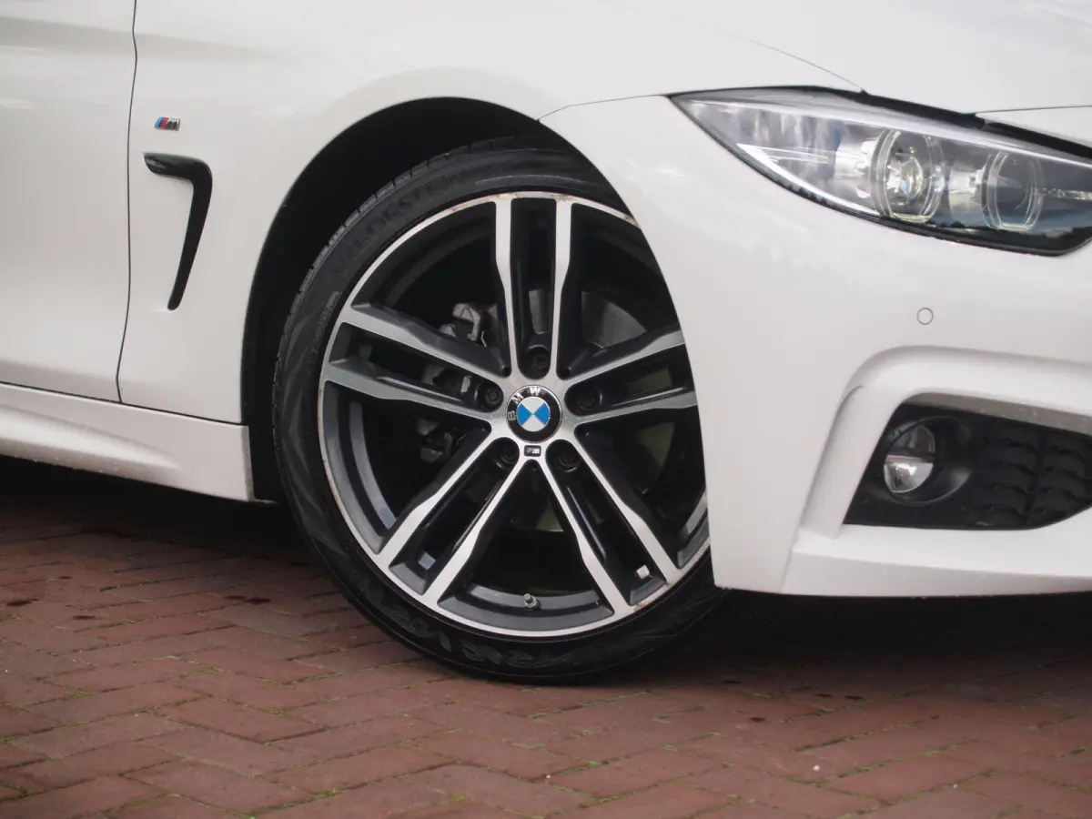 420i High Executive | M-Pakket | Panoramadak | Trekhaak | NL-Auto |