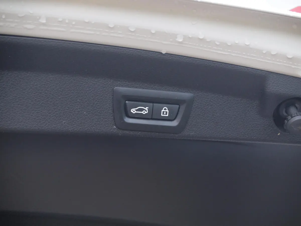 420i High Executive | M-Pakket | Panoramadak | Trekhaak | NL-Auto |