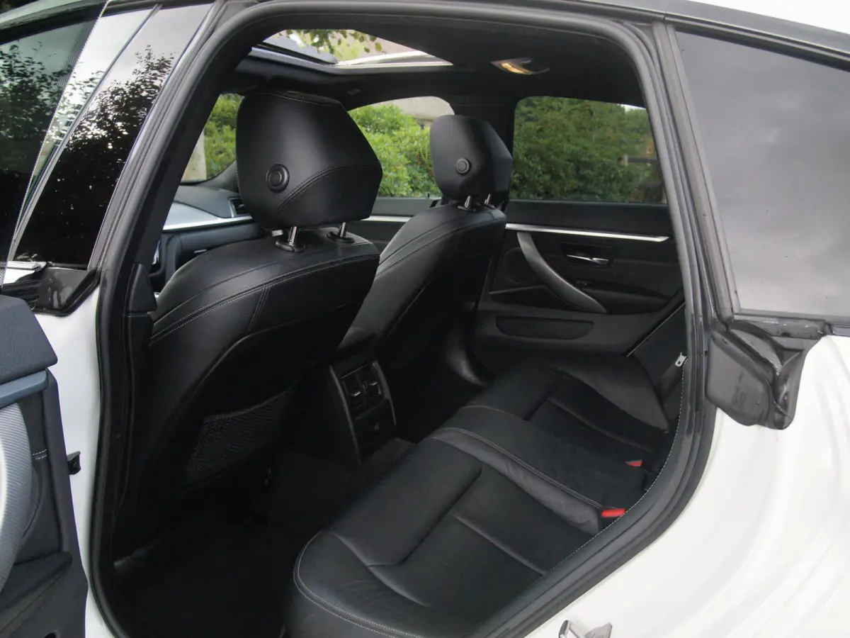 420i High Executive | M-Pakket | Panoramadak | Trekhaak | NL-Auto |