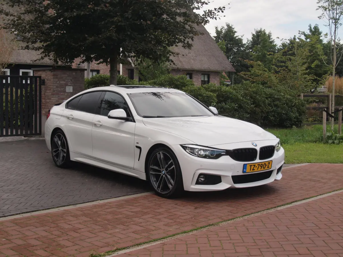 420i High Executive | M-Pakket | Panoramadak | Trekhaak | NL-Auto |