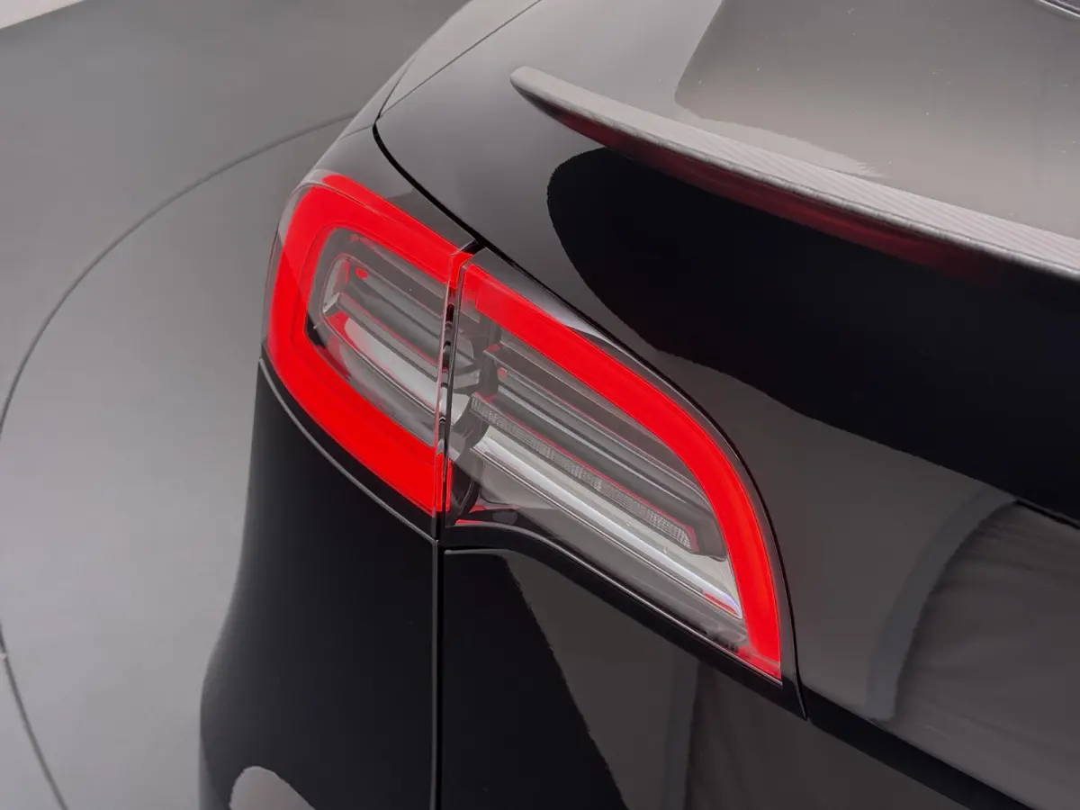 Performance AWD 75 kWh VAN:43.900,- VOOR:39.877,- UW HERFSTVOORDEEL:4.023,- SOH 95% | AFN. TREKHAAK | 21 INCH TURBINE VELGEN| TESLA FABRIEKSGARANTIE T/M 01-2027 of 80.000KM!| RESTERENDE FABR