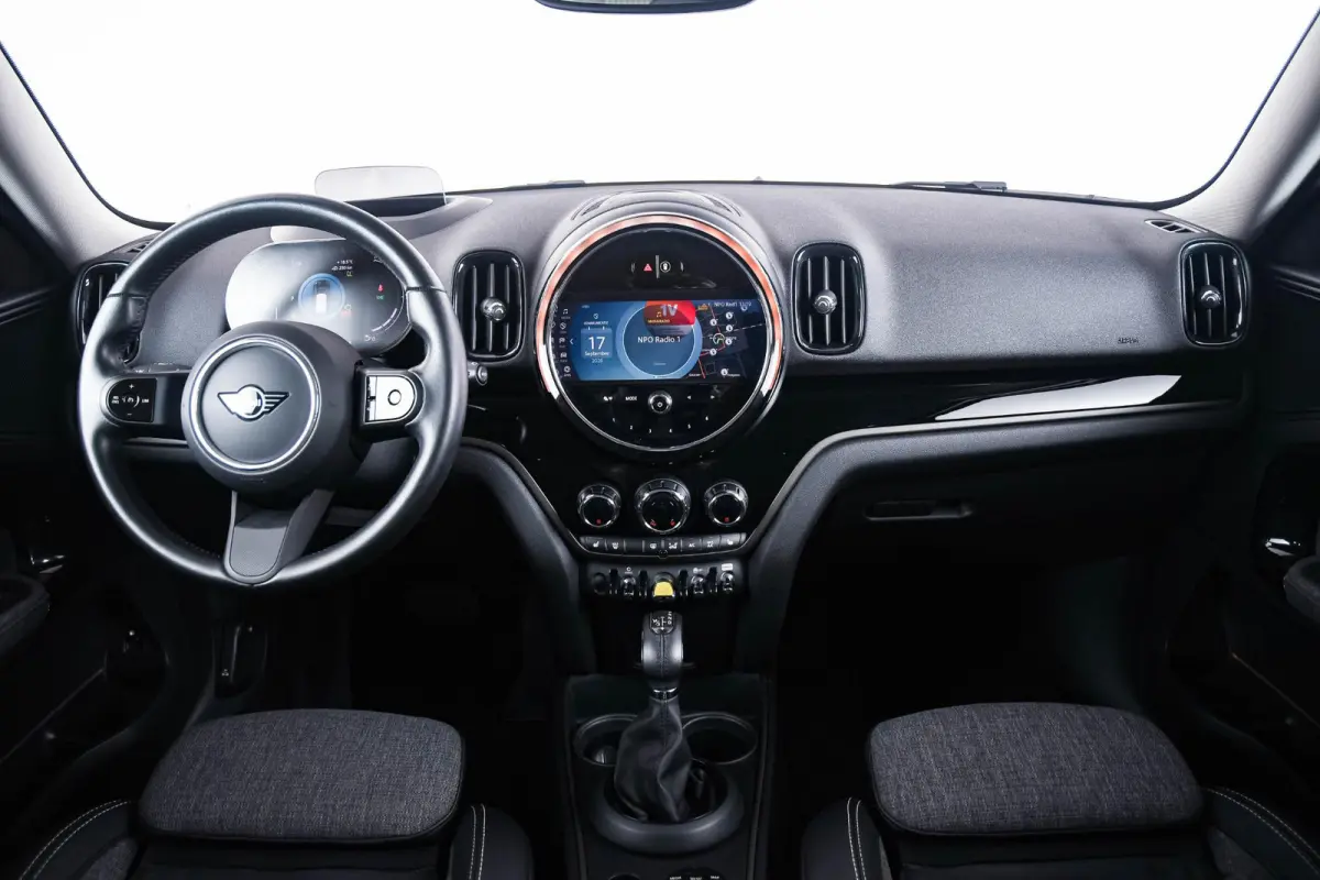 Cooper ALL4 Cruise Control - Stoelverwarming voor - Multifunctioneel stuurwiel - Elektrisch inklapbare buitenspiegels - Comfort acces - Achteruitrijcamera - Head up -