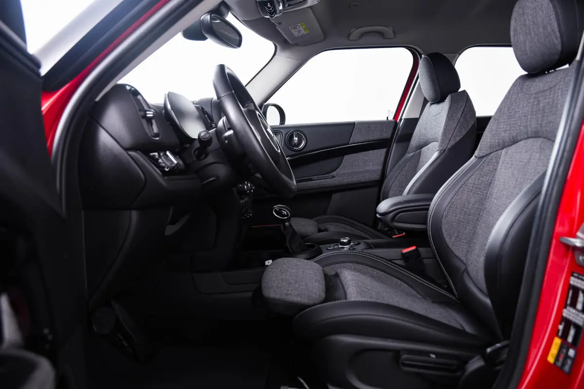 Cooper ALL4 Cruise Control - Stoelverwarming voor - Multifunctioneel stuurwiel - Elektrisch inklapbare buitenspiegels - Comfort acces - Achteruitrijcamera - Head up -