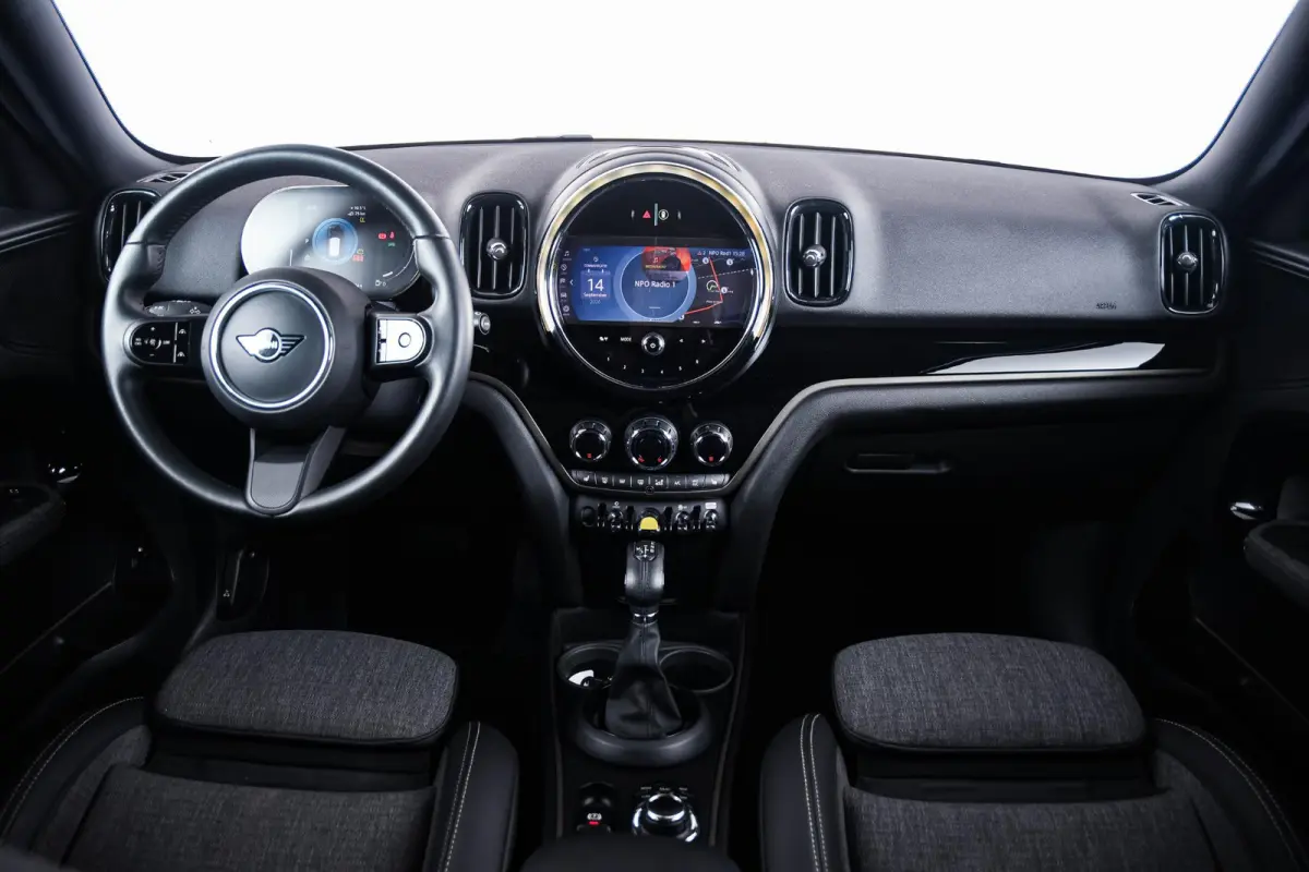 Cooper ALL4 Active Cruise Control - Visibility -Package - Elektrisch verstelbare/verwarmde stoelen - Comfort acces - Getinte ruiten - Achteruitrijcamera - LED mistlampen -