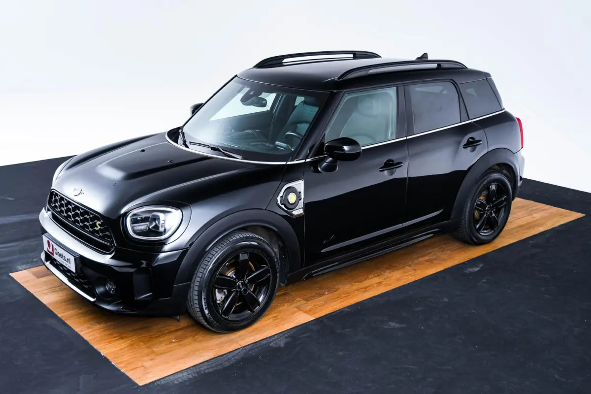 Cooper ALL4 Active Cruise Control - Head up - Elektrisch verstelbare/verwarmde stoelen -  Elektrisch inklapbare buitenspiegels - Comfort acces - Achteruitrijcamera - Getinte Ruiten -