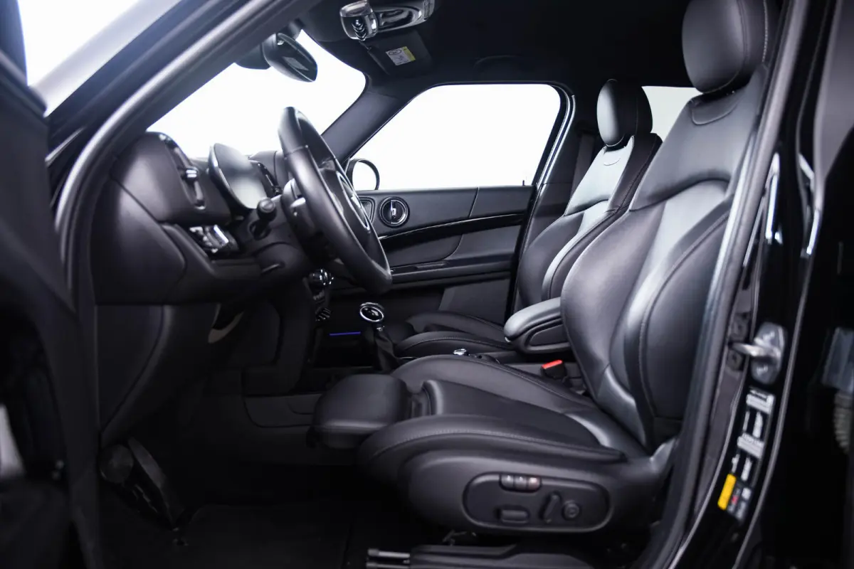 Cooper ALL4 Active Cruise Control - Head up - Elektrisch verstelbare/verwarmde stoelen -  Elektrisch inklapbare buitenspiegels - Comfort acces - Achteruitrijcamera - Getinte Ruiten -
