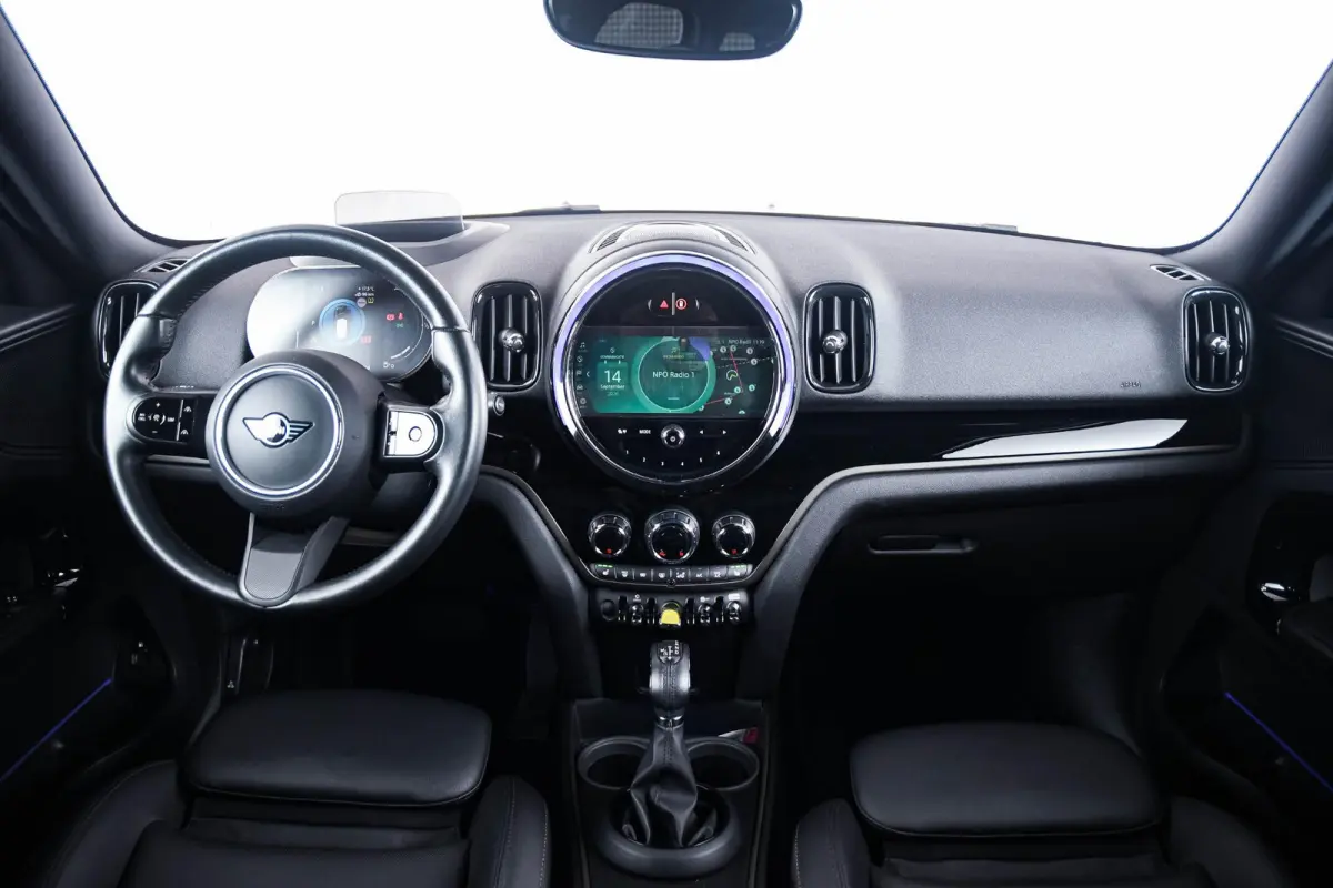Cooper ALL4 Active Cruise Control - Head up - Elektrisch verstelbare/verwarmde stoelen -  Elektrisch inklapbare buitenspiegels - Comfort acces - Achteruitrijcamera - Getinte Ruiten -