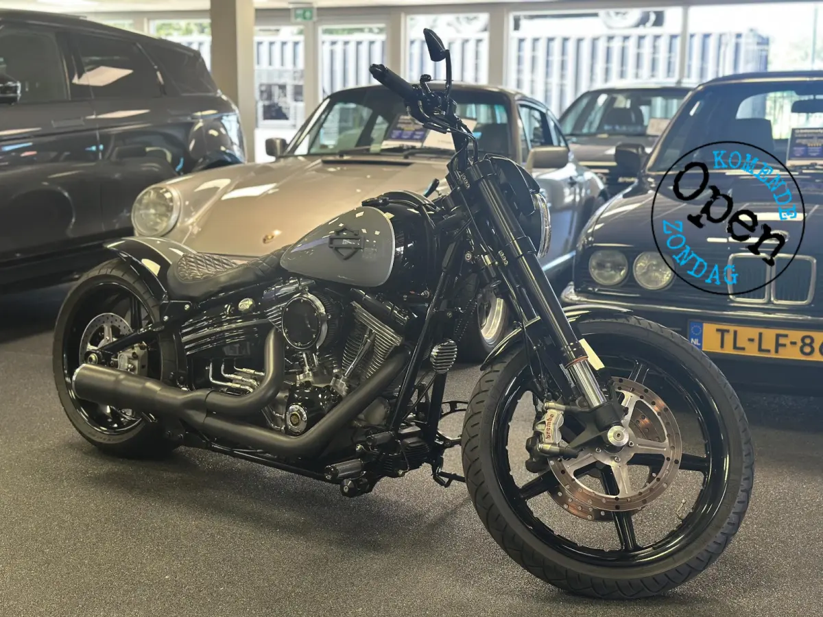 96 FXCW Rocker Custom spuitwerk Vance & Hines 2-in-1 showbike-uitstraling