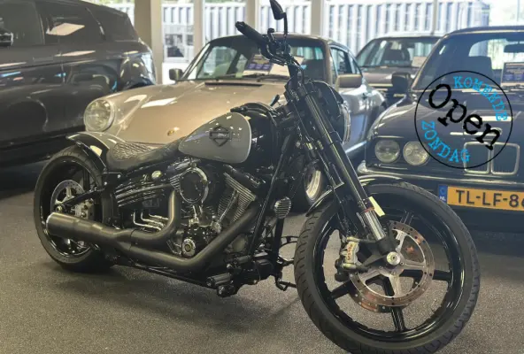96 FXCW Rocker Custom spuitwerk Vance & Hines 2-in-1 showbike-uitstraling