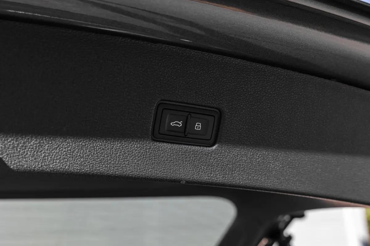 60 TFSIe 489pk PHEV Quattro Pro Line S Competition | Panoramadak | 4WS | B & O Advanced  | Massage + Ventilatie | Laser-LED | Audi Sport Stiksel |