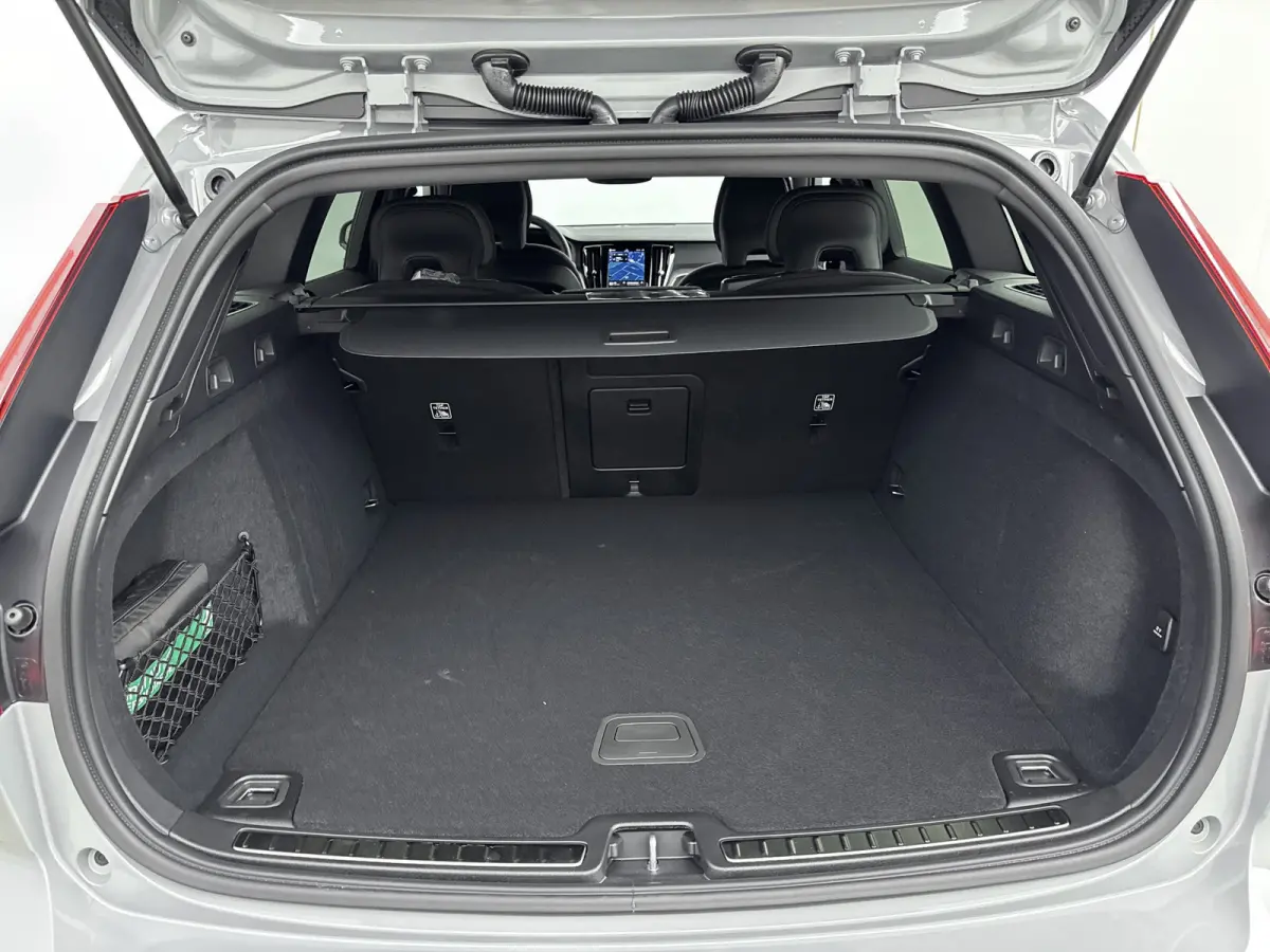 T6 AWD Plug-in Essential | Trekhaak | PDC V+A en camera | Stoel + Stuurverwarming | Extra getint glas | 19 inch LM |