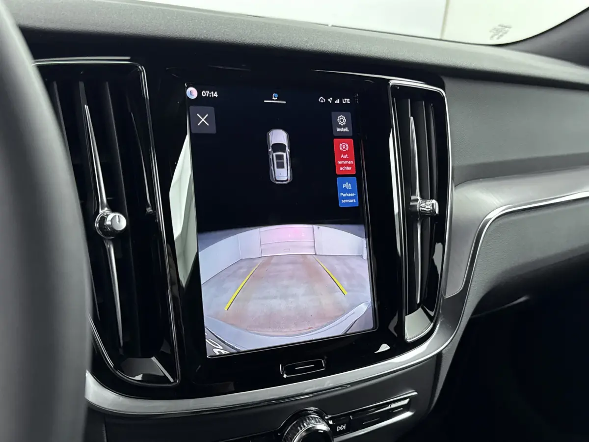 T6 AWD Plug-in Essential | Trekhaak | PDC V+A en camera | Stoel + Stuurverwarming | Extra getint glas | 19 inch LM |