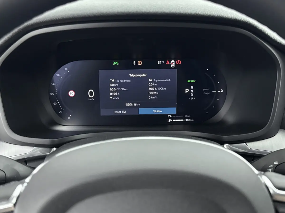 T6 AWD Plug-in Essential | Trekhaak | PDC V+A en camera | Stoel + Stuurverwarming | Extra getint glas | 19 inch LM |
