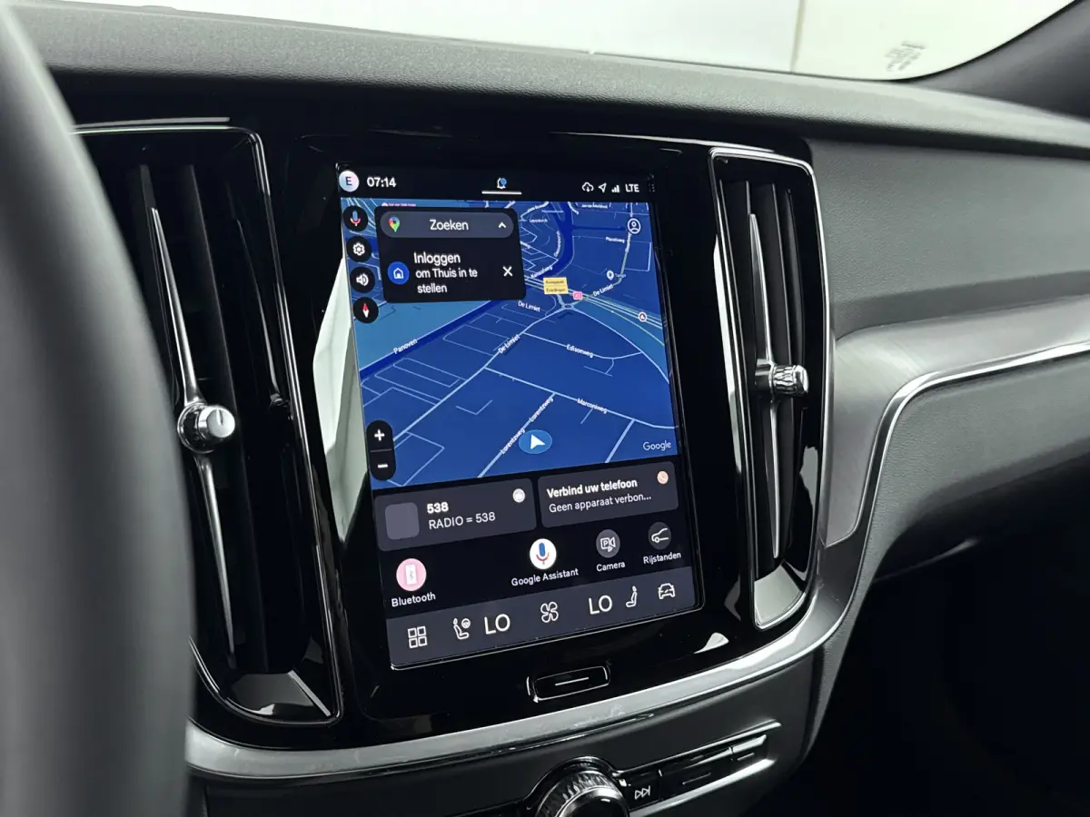 T6 AWD Plug-in Essential | Trekhaak | PDC V+A en camera | Stoel + Stuurverwarming | Extra getint glas | 19 inch LM |