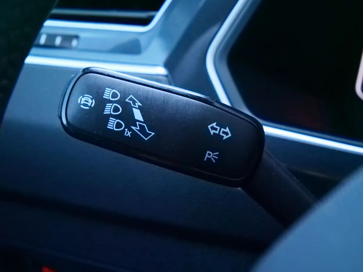 1.4 TSI eHybrid R-Line Business+ 245 Pk Automaat Navi / DAB / Apple Carplay / Camera / Stoelverwarming