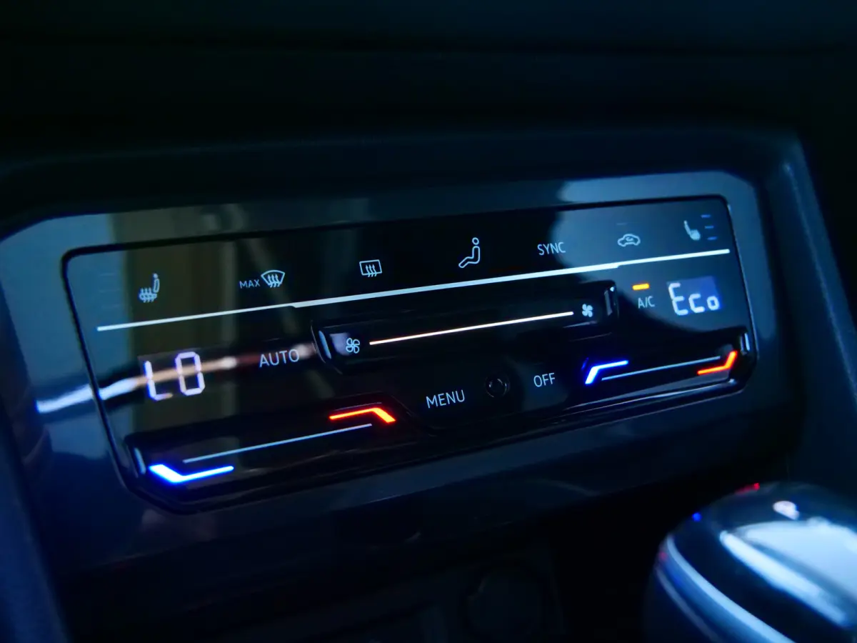 1.4 TSI eHybrid R-Line Business+ 245 Pk Automaat Navi / DAB / Apple Carplay / Camera / Stoelverwarming