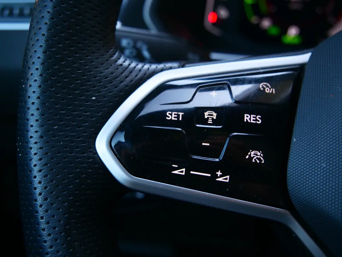 1.4 TSI eHybrid R-Line Business+ 245 Pk Automaat Navi / DAB / Apple Carplay / Camera / Stoelverwarming