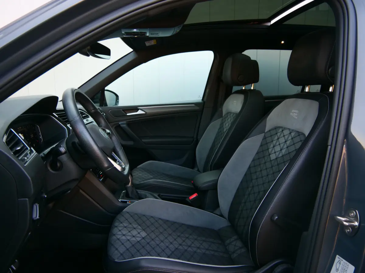 1.4 TSI eHybrid R-Line Business+ 245 Pk Automaat Navi / DAB / Apple Carplay / Camera / Stoelverwarming