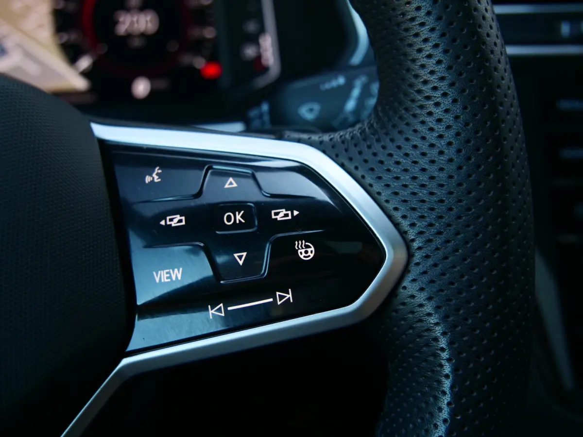1.4 TSI eHybrid R-Line Business+ 245 Pk Automaat Navi / DAB / Apple Carplay / Camera / Stoelverwarming