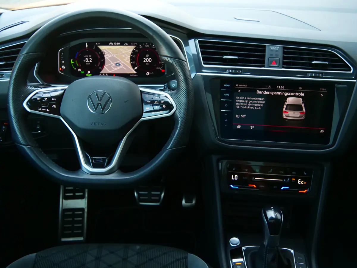 1.4 TSI eHybrid R-Line Business+ 245 Pk Automaat Navi / DAB / Apple Carplay / Camera / Stoelverwarming