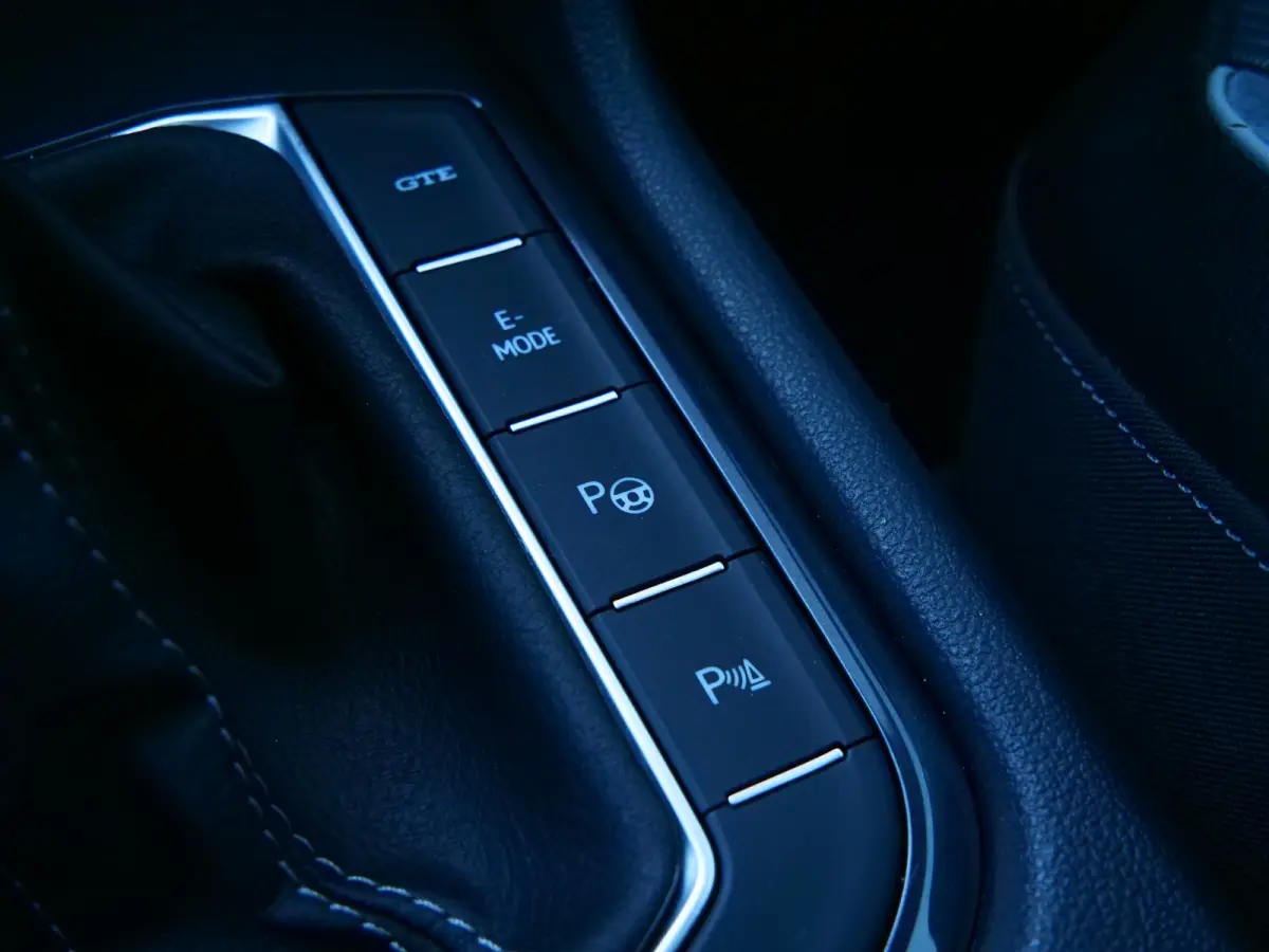 1.4 TSI eHybrid R-Line Business+ 245 Pk Automaat Navi / DAB / Apple Carplay / Camera / Stoelverwarming