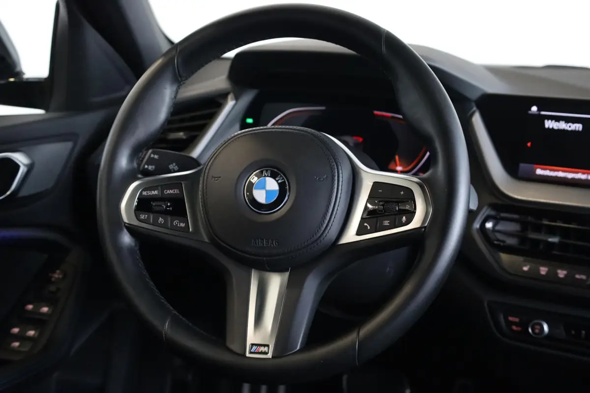 118i M Sport | Panoramadak Elektrisch | Getint Glas