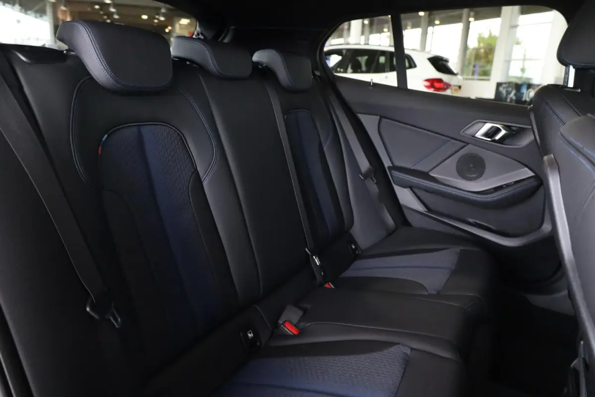 118i M Sport | Panoramadak Elektrisch | Getint Glas