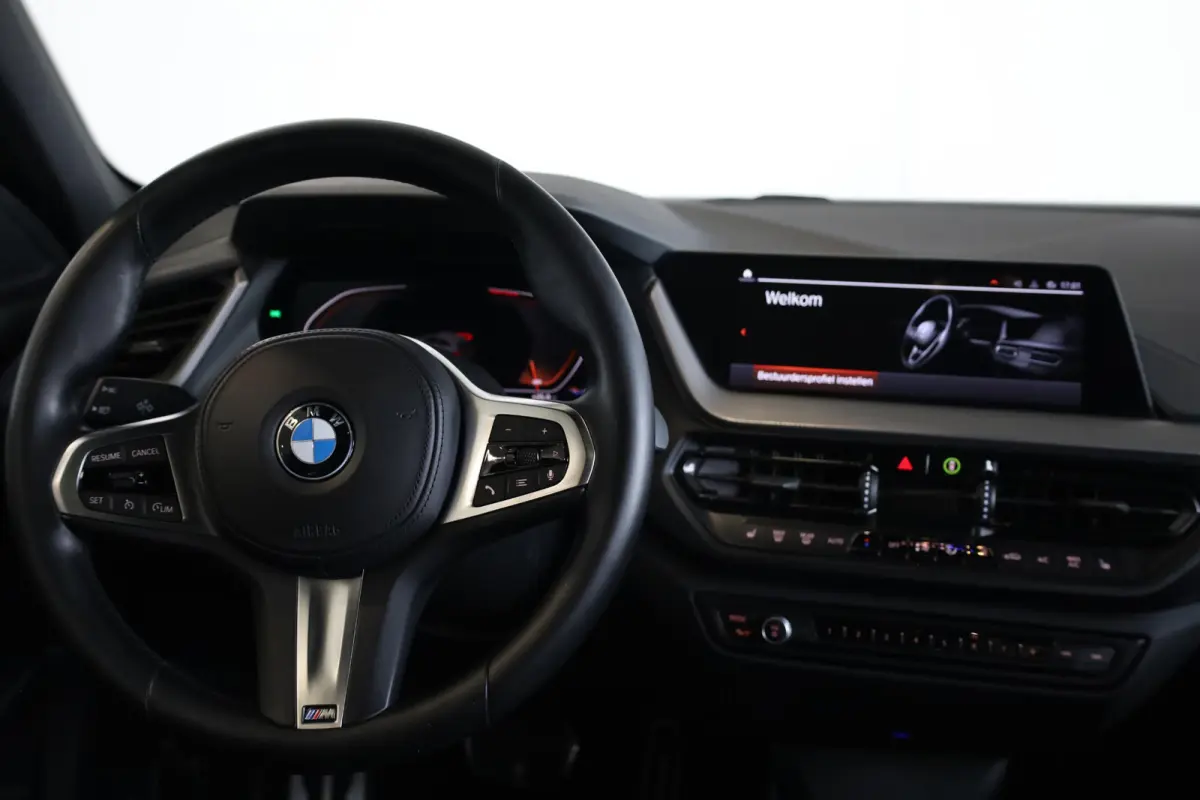 118i M Sport | Panoramadak Elektrisch | Getint Glas