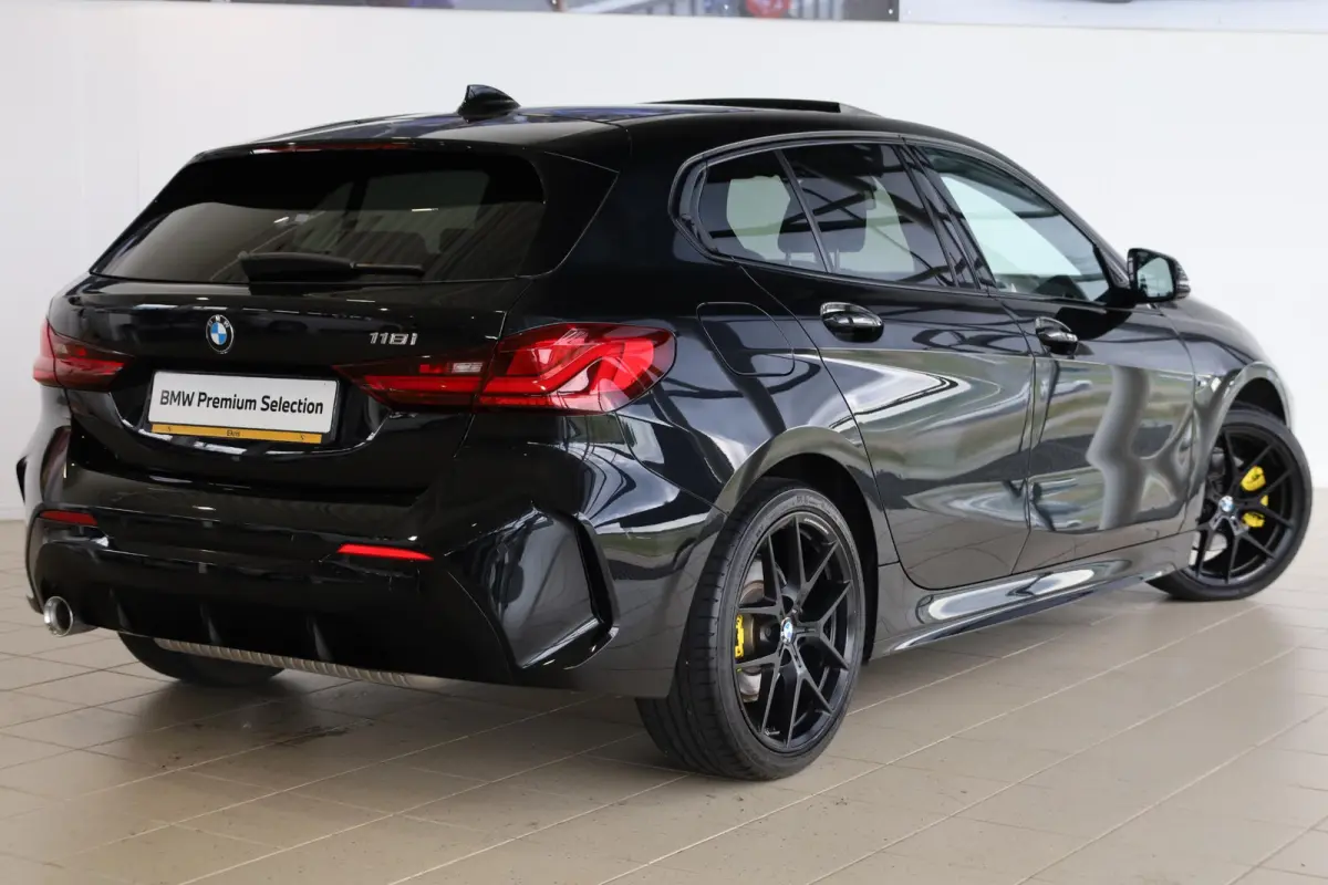 118i M Sport | Panoramadak Elektrisch | Getint Glas