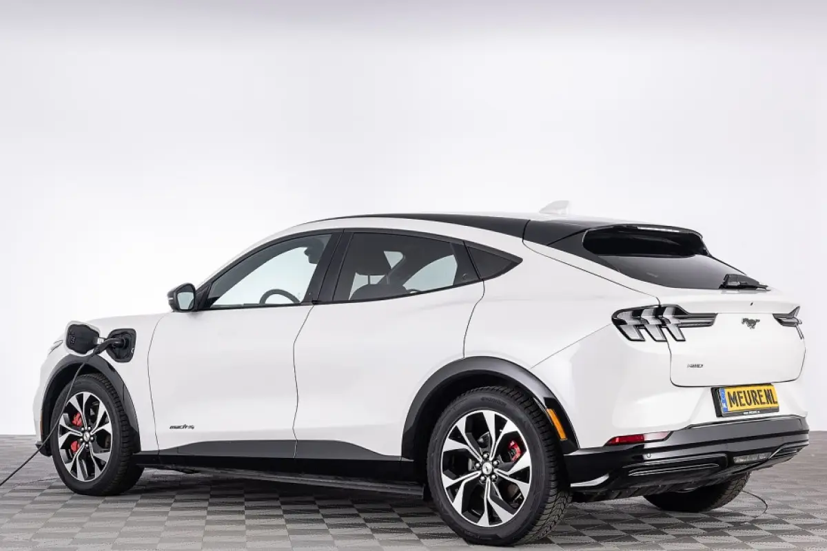 Premium AWD 75 kWh | LEDER | SOH: 96% |