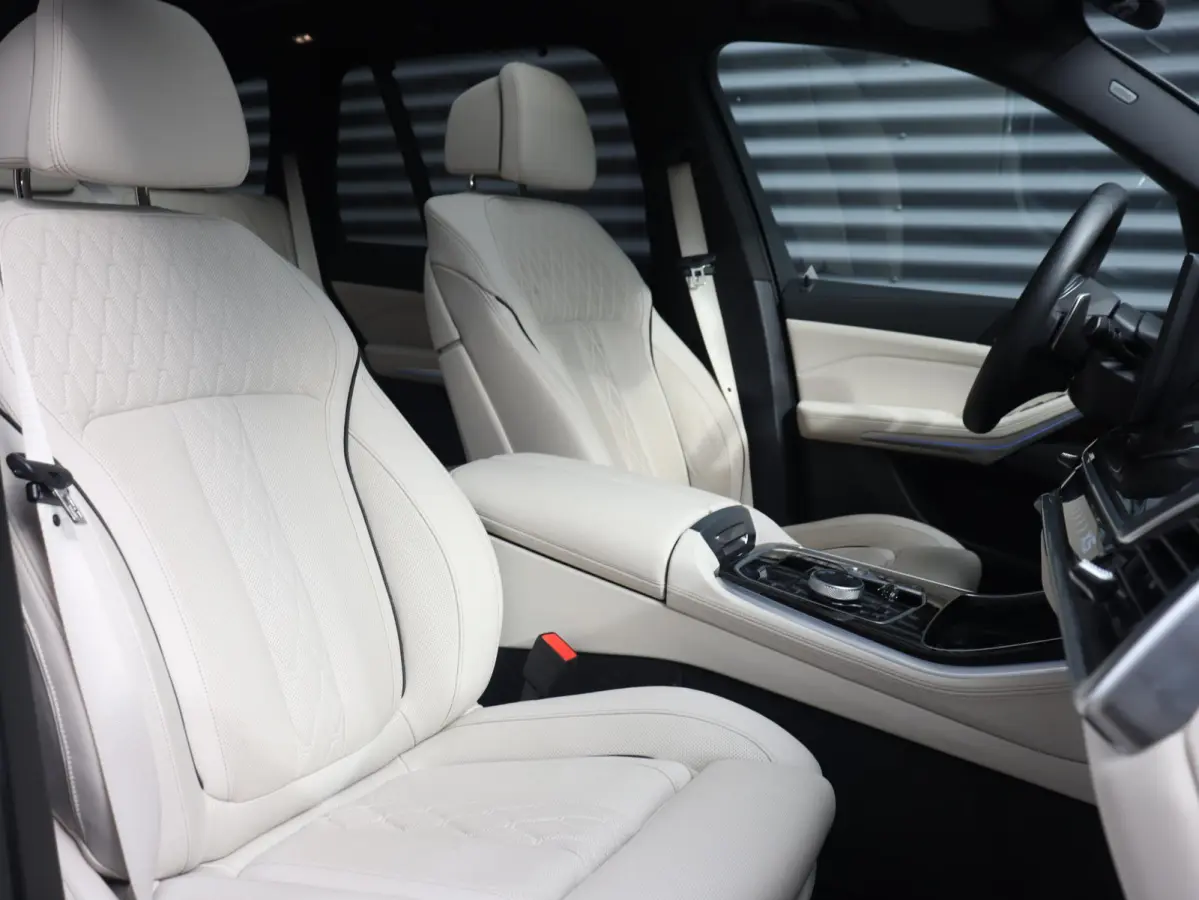 xDrive50e | M Sportpakket | Panodak | Head-Up | Driving Assistant Prof. | Massage | Stoelventilatie | Soft Close | Active Steering | SoH 100% | 20'' LMV