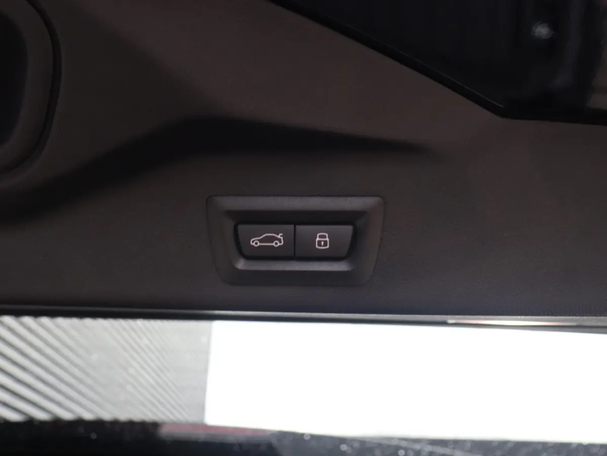 xDrive50e | M Sportpakket | Panodak | Head-Up | Driving Assistant Prof. | Massage | Stoelventilatie | Soft Close | Active Steering | SoH 100% | 20'' LMV