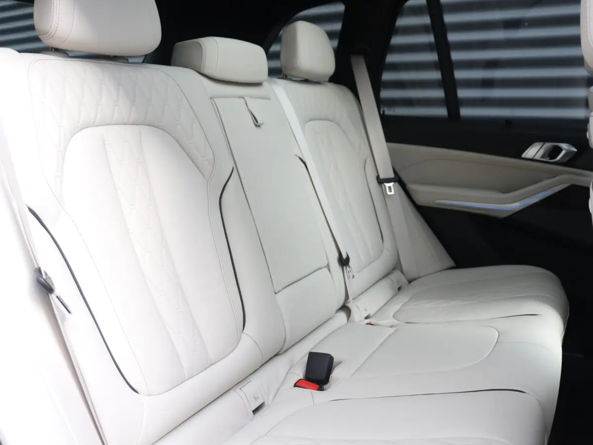 xDrive50e | M Sportpakket | Panodak | Head-Up | Driving Assistant Prof. | Massage | Stoelventilatie | Soft Close | Active Steering | SoH 100% | 20'' LMV