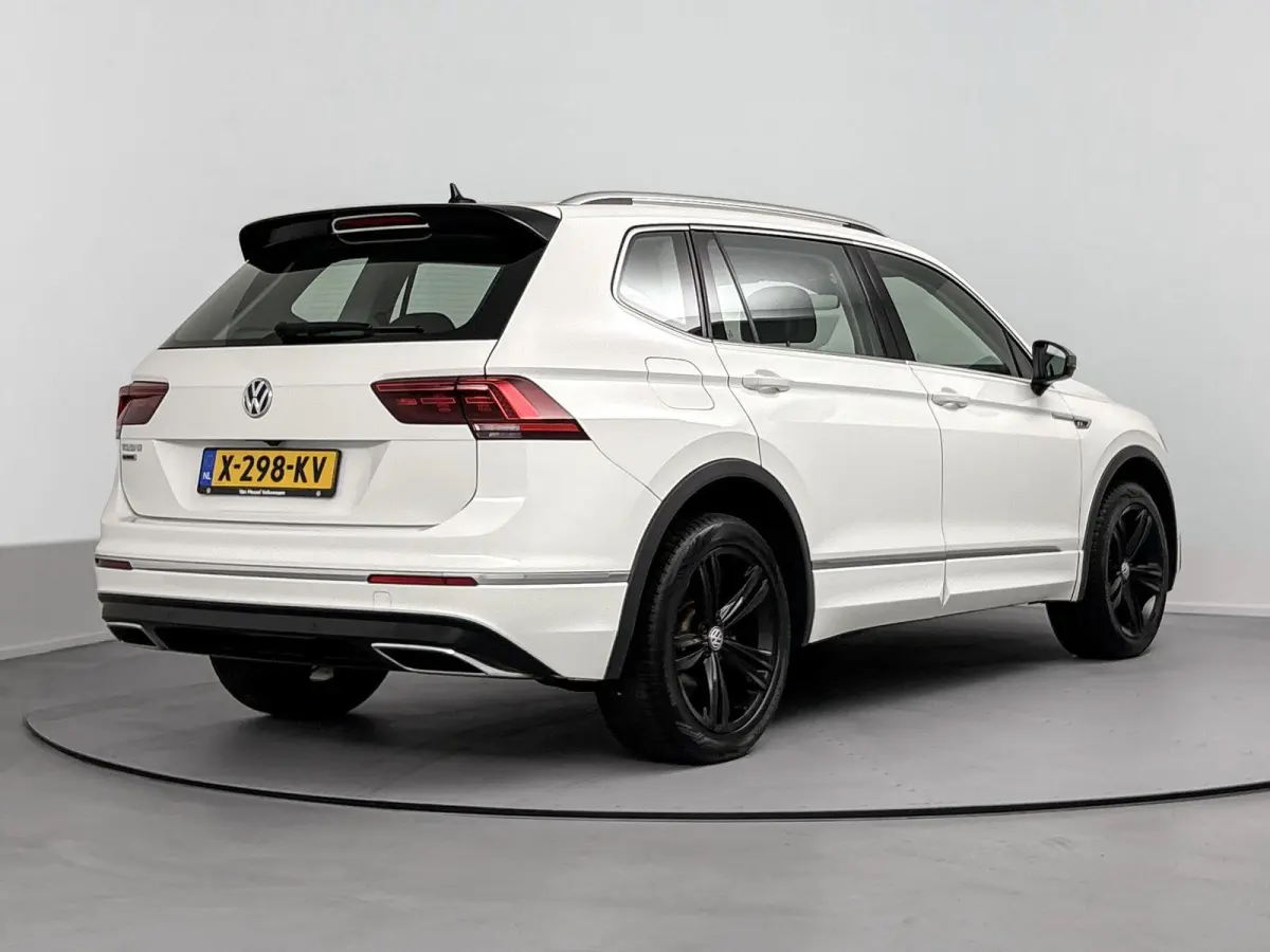 1.5 TSI R-Line | Achteruitrij Camera | Elektrische Achterklep | Parkeersensoren Voor en Achter |