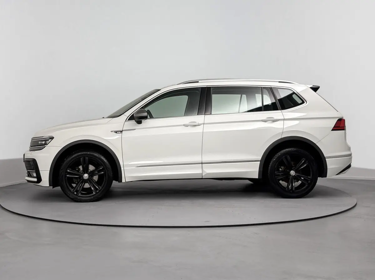 1.5 TSI R-Line | Achteruitrij Camera | Elektrische Achterklep | Parkeersensoren Voor en Achter |