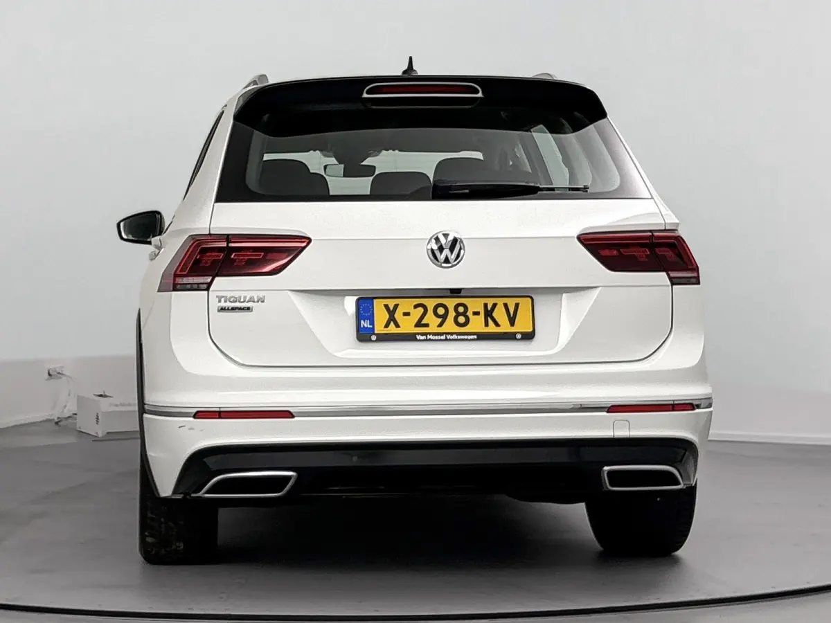 1.5 TSI R-Line | Achteruitrij Camera | Elektrische Achterklep | Parkeersensoren Voor en Achter |
