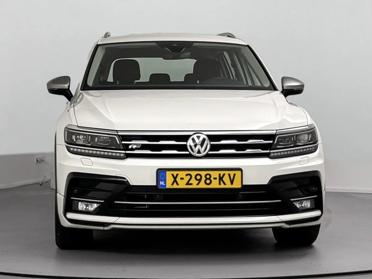 1.5 TSI R-Line | Achteruitrij Camera | Elektrische Achterklep | Parkeersensoren Voor en Achter |