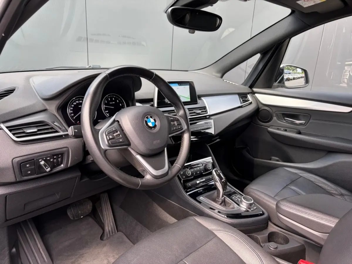 218i Automaat Leder LED Navi Cruise PDC e.Klep