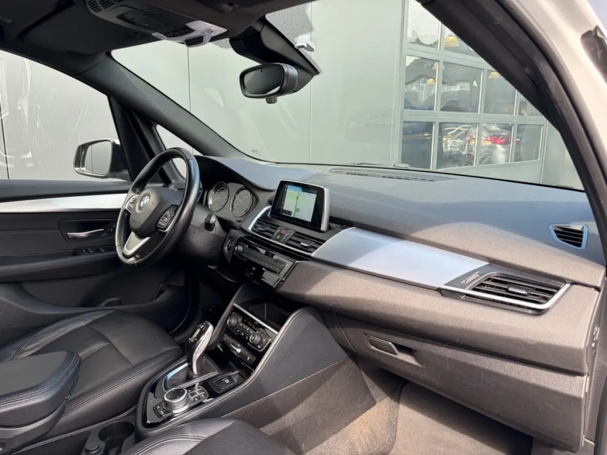 218i Automaat Leder LED Navi Cruise PDC e.Klep