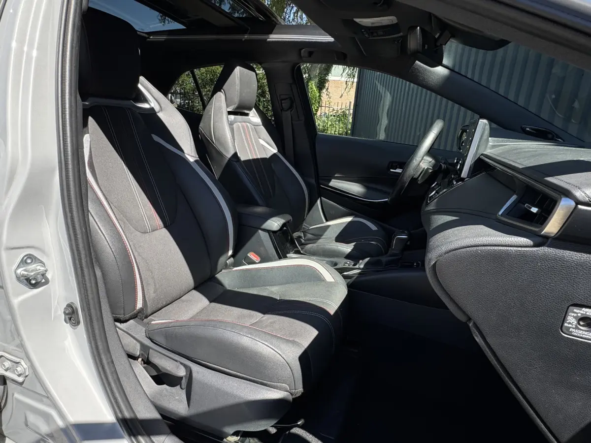 2.0 Hybrid GR-Sport Plus Panoramadak, Kuipstoelen, HUD