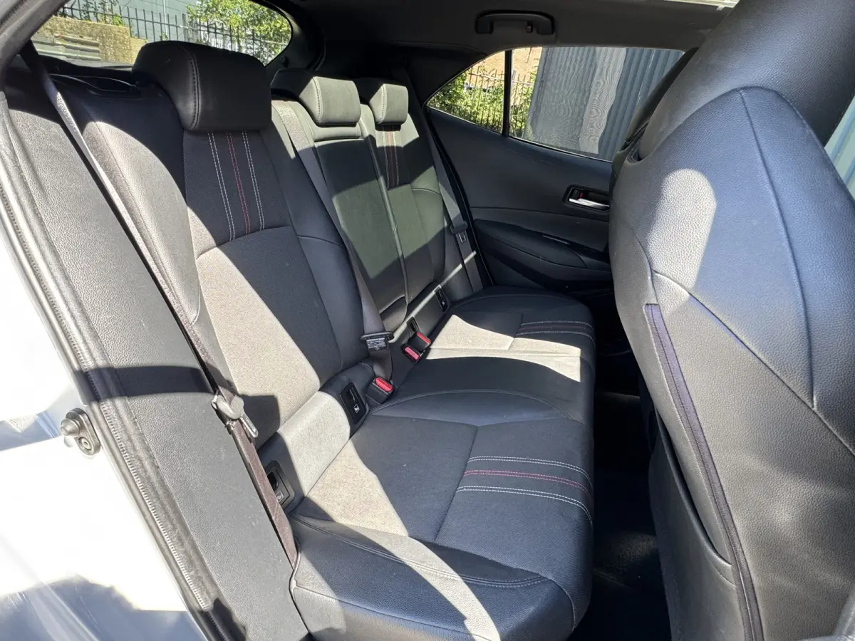 2.0 Hybrid GR-Sport Plus Panoramadak, Kuipstoelen, HUD