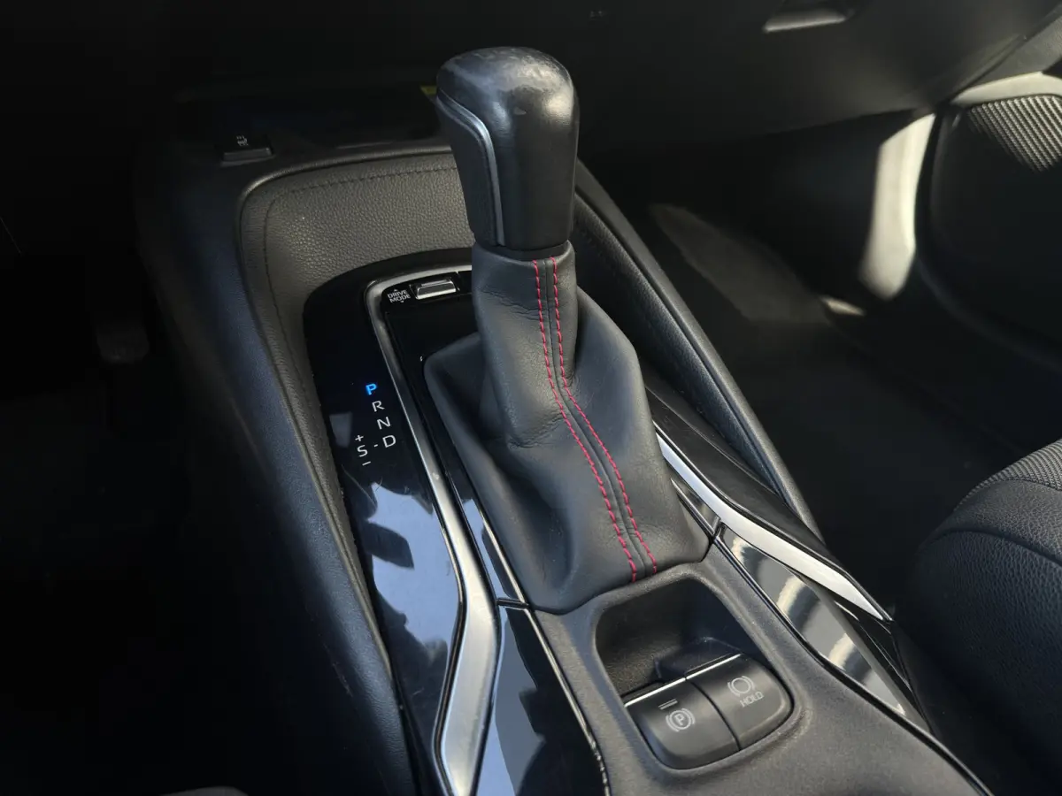 2.0 Hybrid GR-Sport Plus Panoramadak, Kuipstoelen, HUD