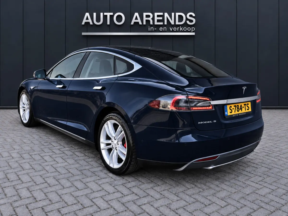 85D Performance E-Pack SOH 92% 700PK Autopilot/Panodak/Luchtvering € 19.750 Netto Export