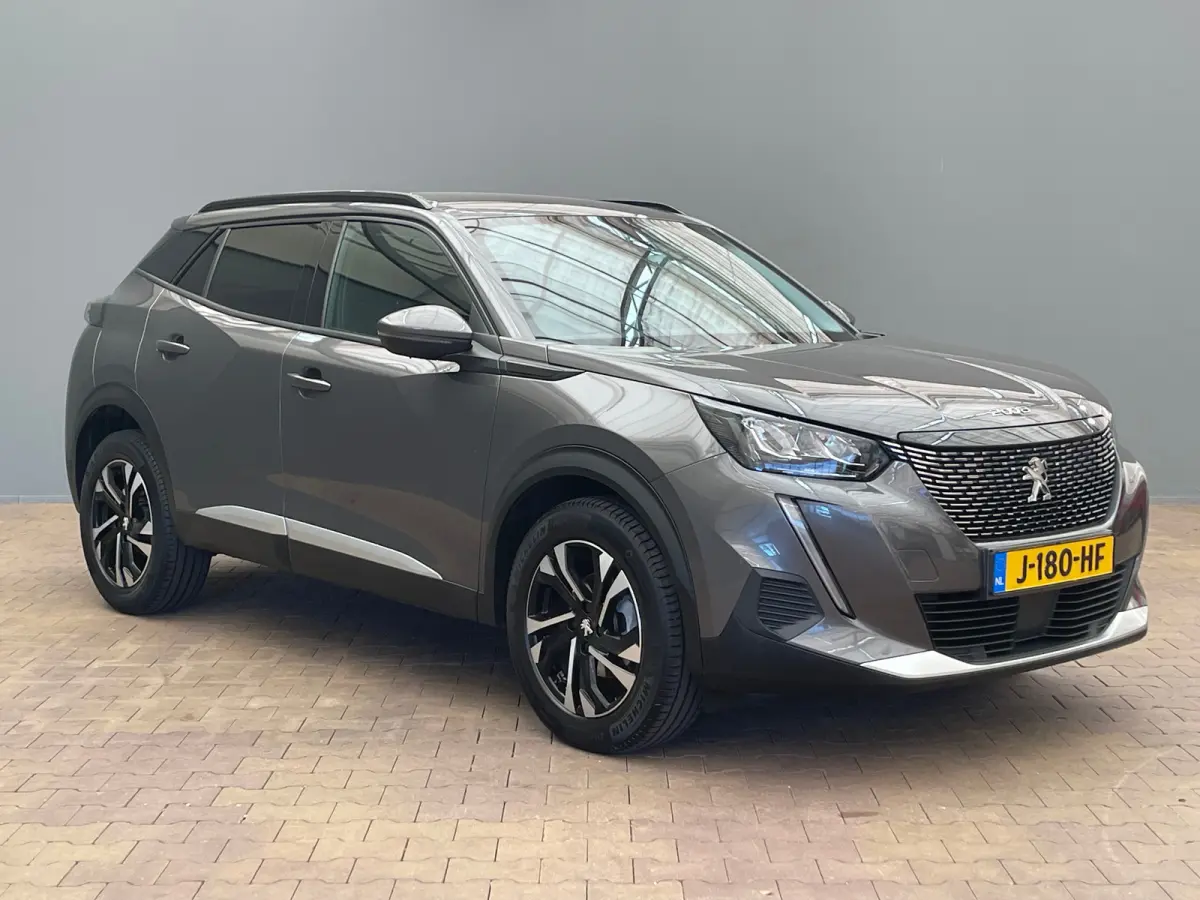 1.2 PureTech Allure | Achteruitrijcamera | Climate Control | Cruise Control | Extra getinte ramen | 17'' Lichtmetalen velgen |'| Achterbank in delen neerklapbaar | Achteruitrijcamera | Airco